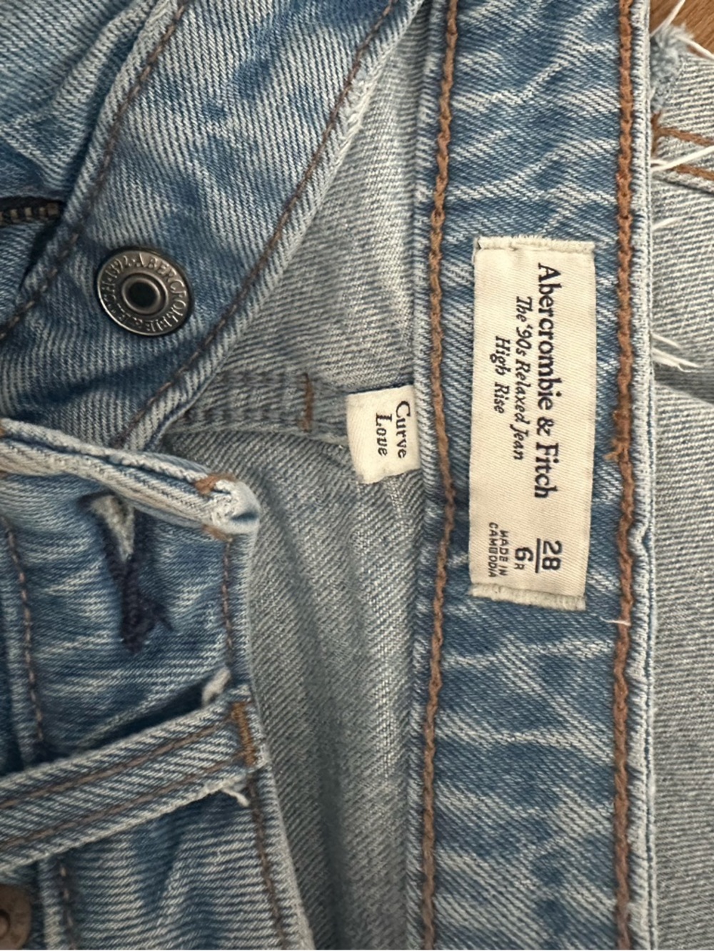 Abercrombie & Fitch Light Wash Straight-Leg Jeans, Curve Love Fit - Picture 4 of 4